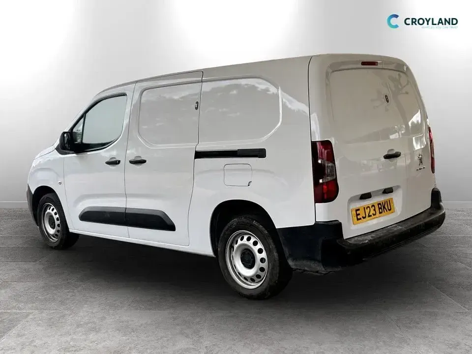 Used Peugeot Partner Premium 2023 White MPV