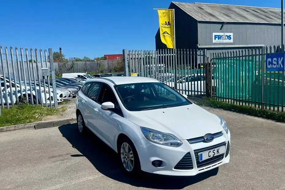 Used Ford Focus 115 HP (84 kW) 2014 White Estate