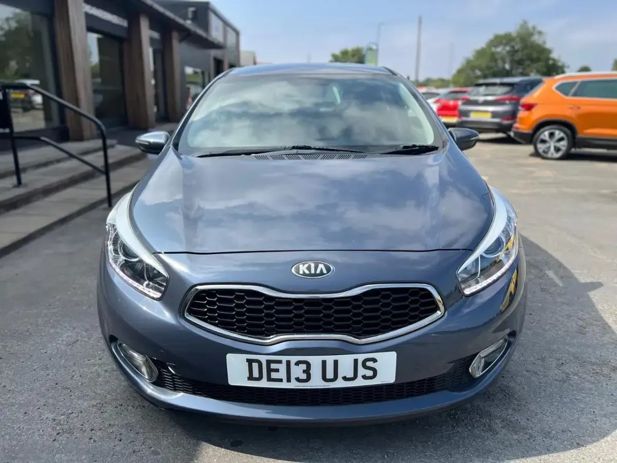 Used Kia Ceed 128 HP (94 kW) 2013 Blue Hatchback