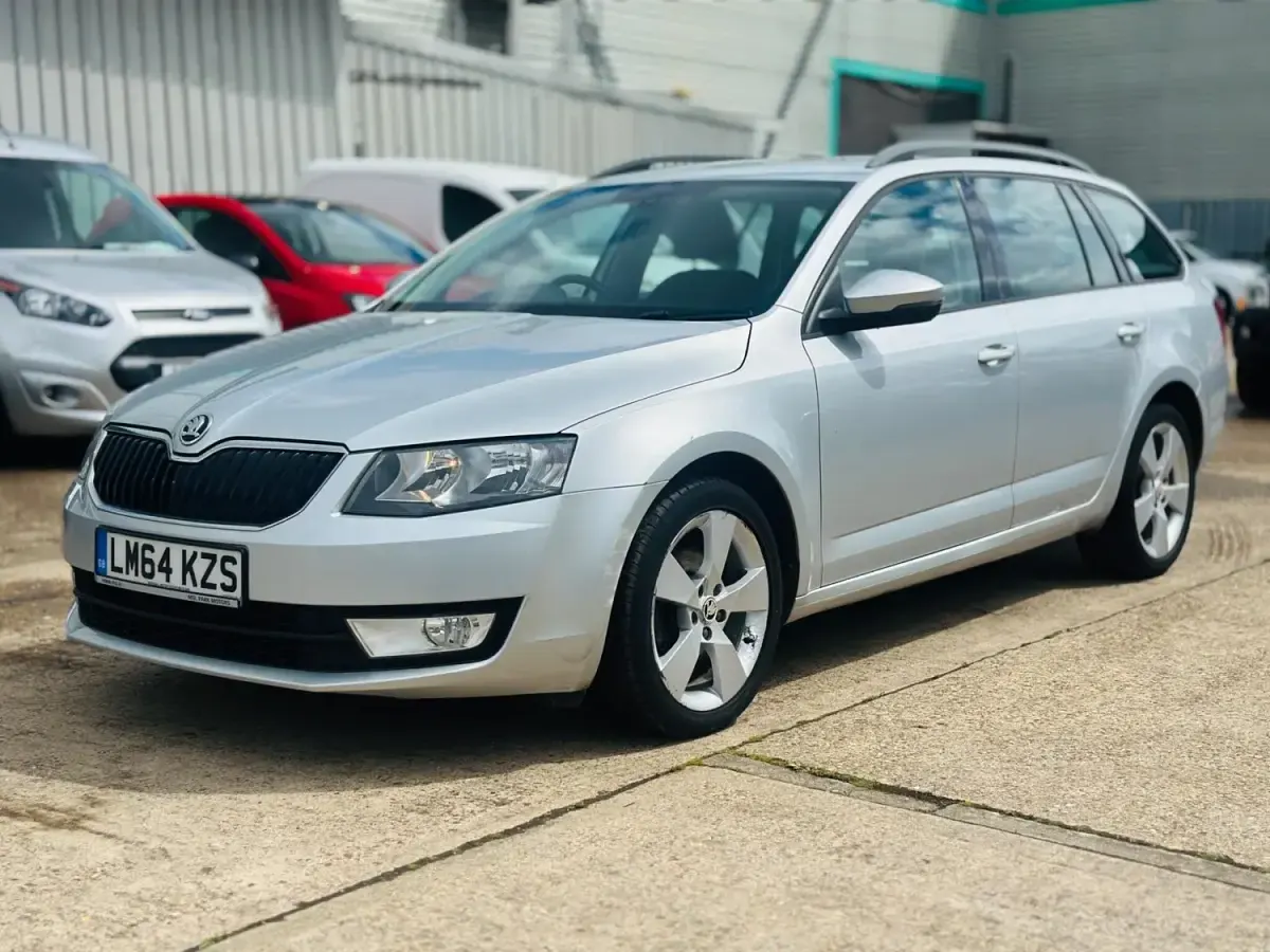 Usado Skoda Octavia 184 CV (135 kW) 2016 Plateado Familiar