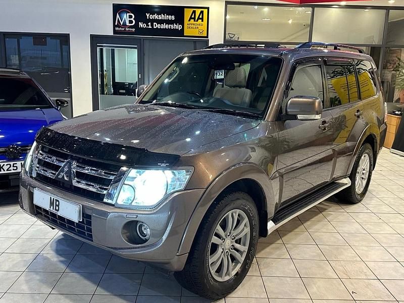 Used Mitsubishi Shogun 197 HP (144 kW) 2011 Brown SUV