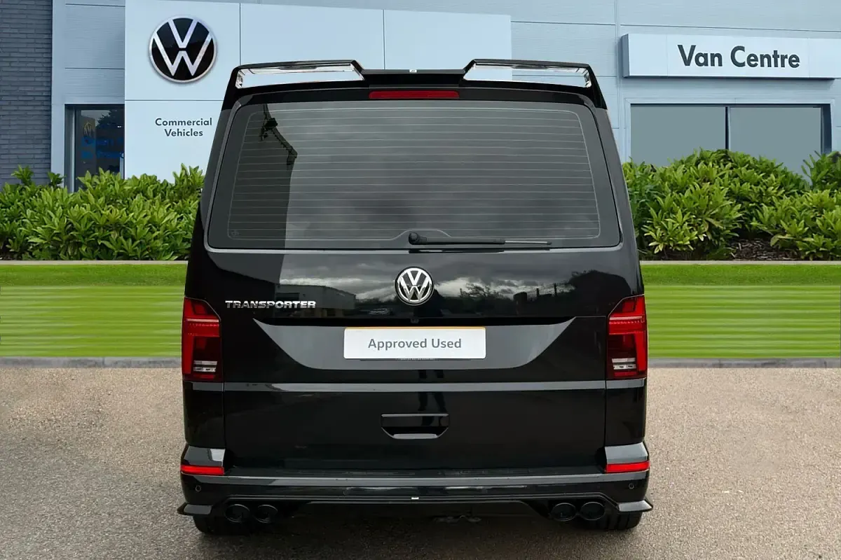 Begagnad VW Transporter Sportline 204 HK (150 kW) 2023 Svart Van