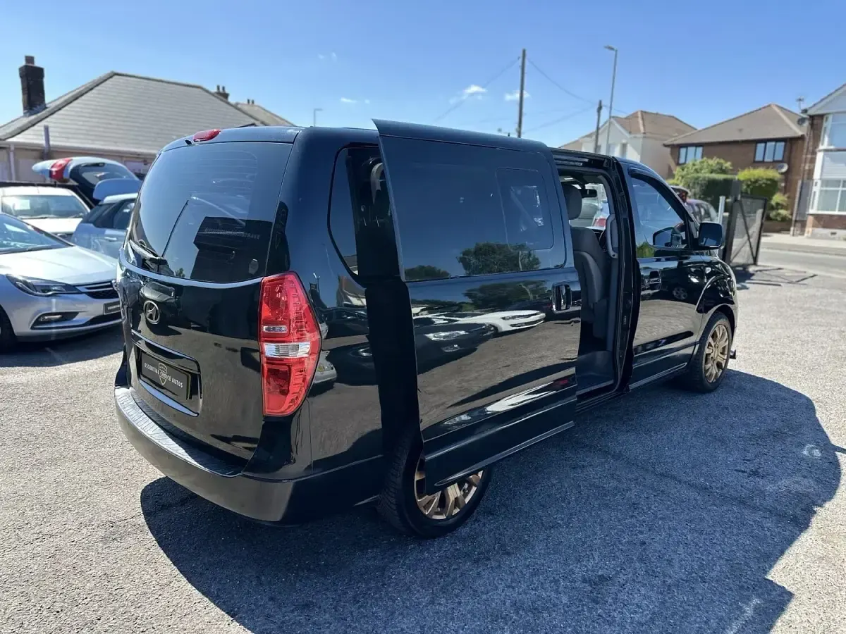 Used Hyundai I800 SE 136 HP (100 kW) 2017 Black MPV