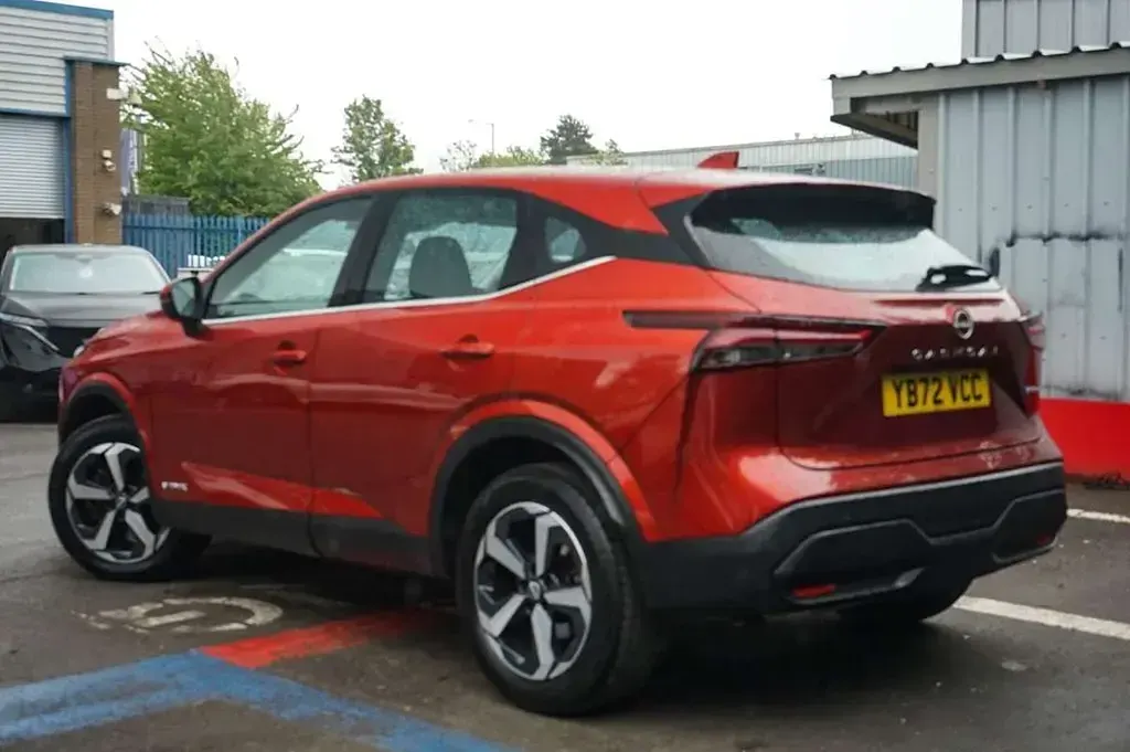 Used Nissan Qashqai Acenta Premium 190 HP (139 kW) 2022 Red SUV