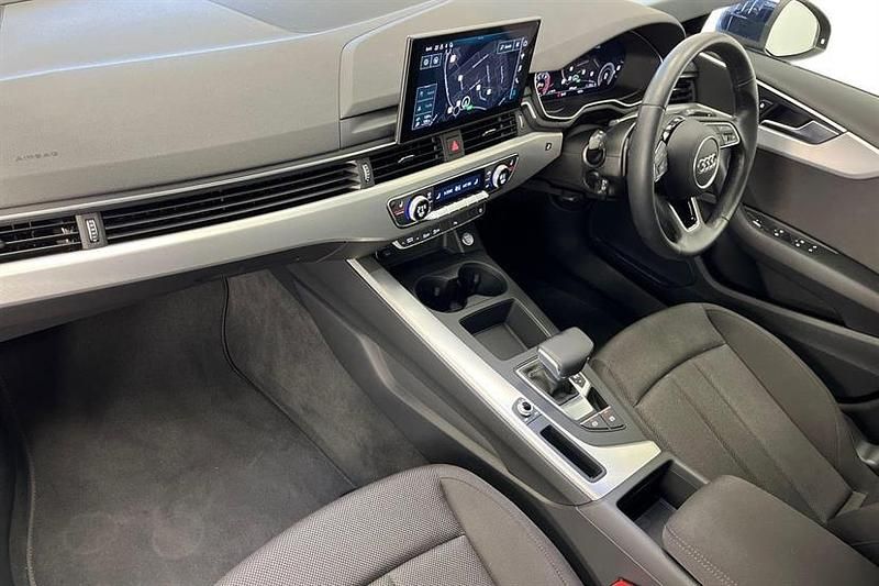 Used Audi A4 Comfort 150 HP (110 kW) 2022 Blue Sedan