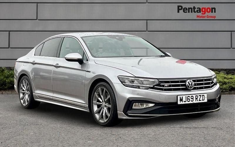 Used 2020 VW Passat R-line Sedan | £14,995 (Good price) - Image 1/4