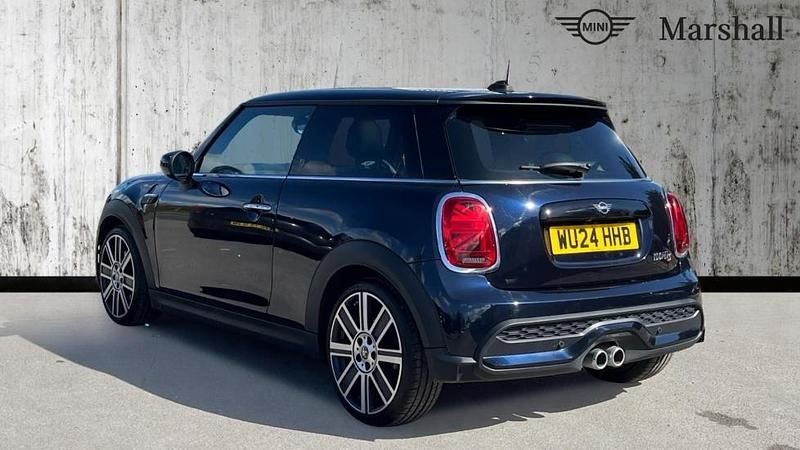 Begagnad Mini Cooper Exclusive 204 HK (150 kW) 2024 Svart Halvkombi