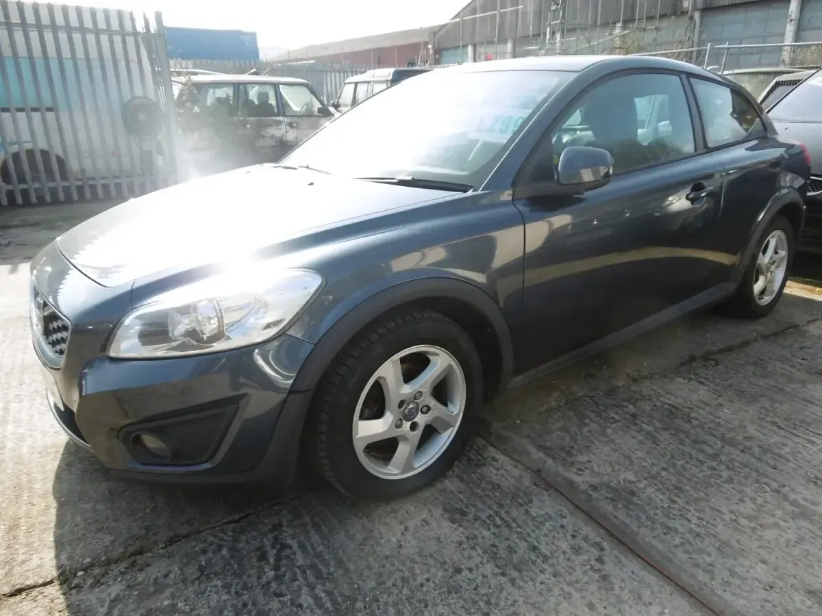 Used Volvo C30 100 HP (73 kW) 2010 Blue Hatchback
