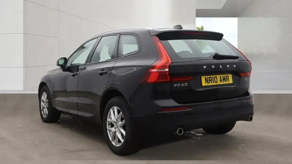 Used Volvo XC60 Momentum 2018 Black SUV