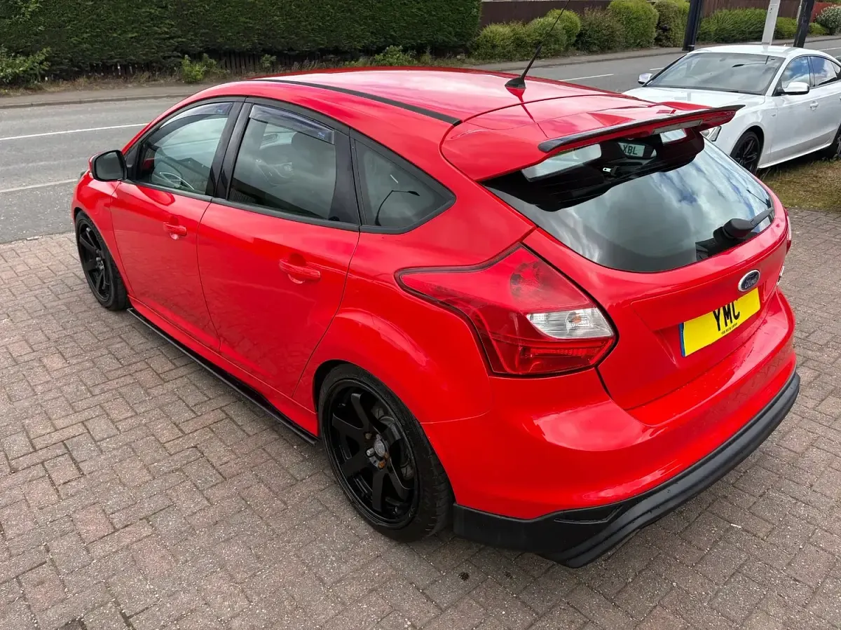 Used Ford Focus ST 250 HP (183 kW) 2013 Red Hatchback