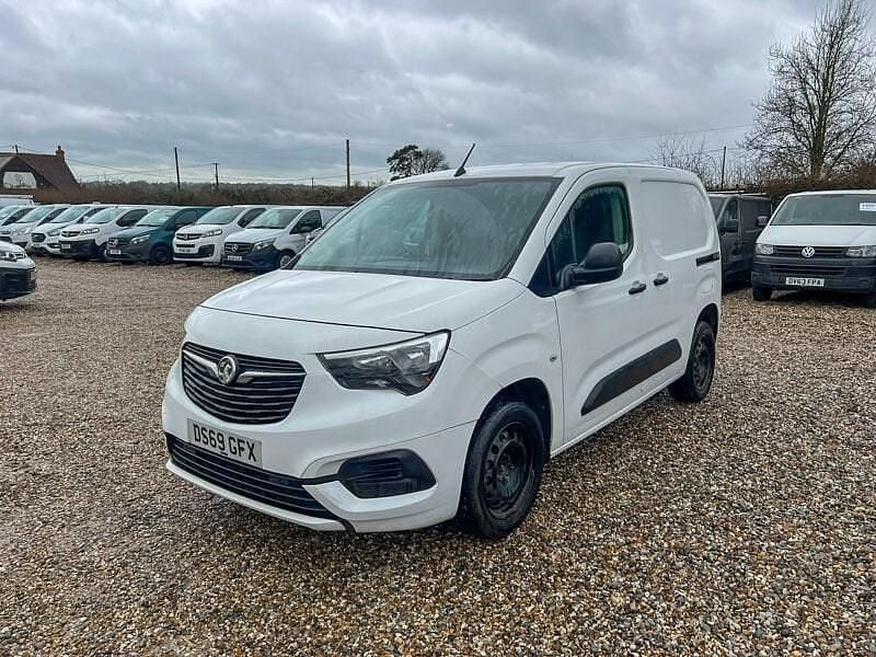 Used Vauxhall Combo Sportive 100 HP (73 kW) 2019 White MPV