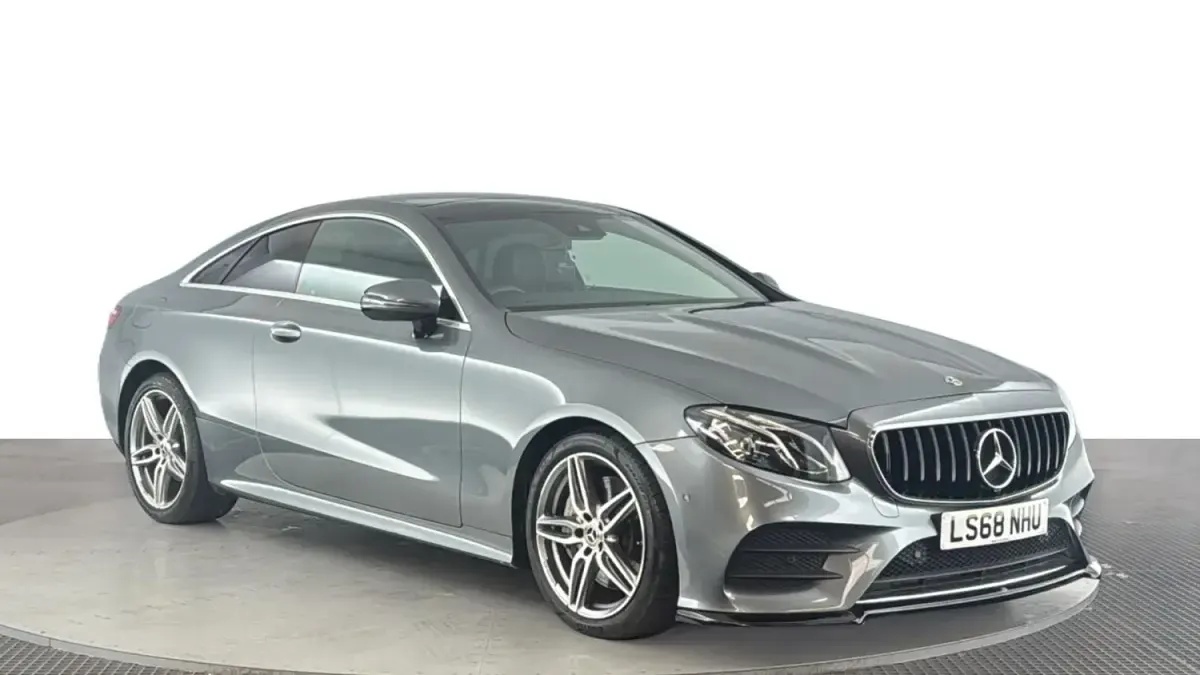 Usado Mercedes E300 AMG Line Premium 245 HP (180 kW) 2018 Cinzento Coupé