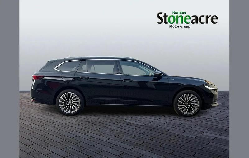 Used Skoda Superb LAURIN & KLEMENT 193 HP (141 kW) 2024 Black Estate