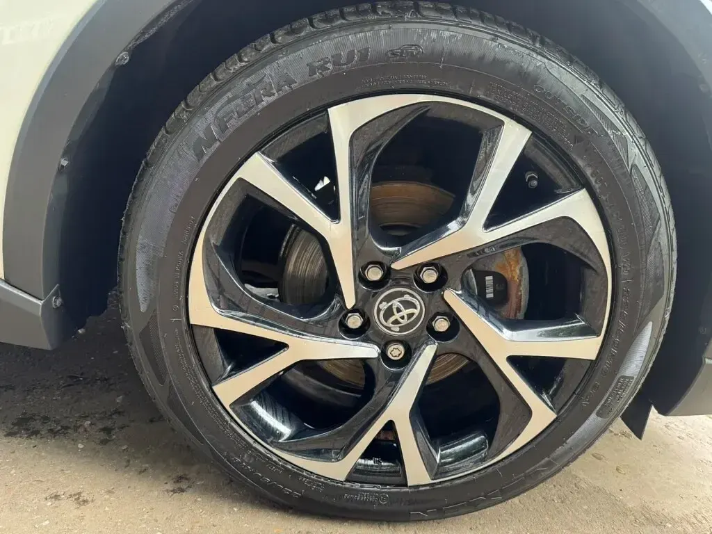 Used Toyota C-HR Design 122 HP (89 kW) 2018 White SUV