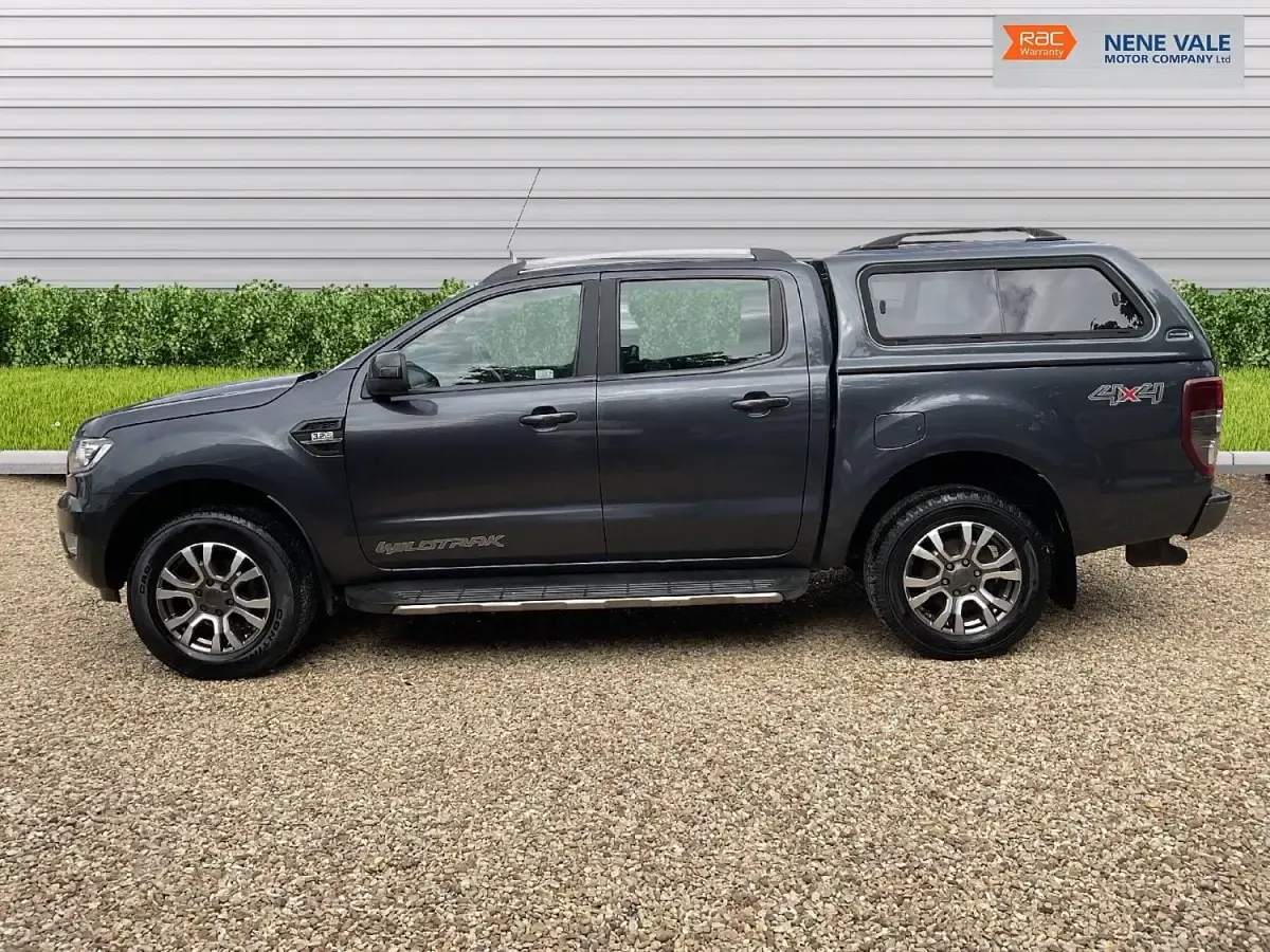 Usado Ford Ranger Wildtrack 200 CV (147 kW) 2017 Gris Pickup/Camioneta