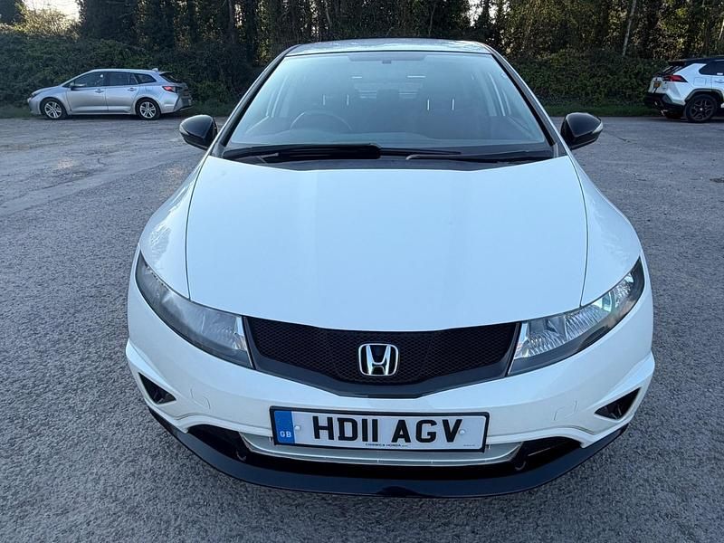 Begagnad Honda Civic 138 HK (101 kW) 2011 Vit Halvkombi