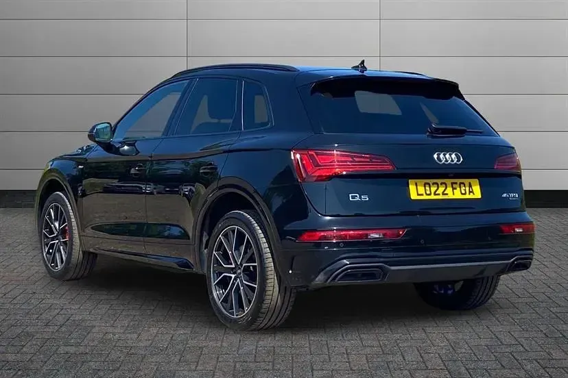 Used Audi Q5 Comfort 265 HP (194 kW) 2022 Mythos black SUV