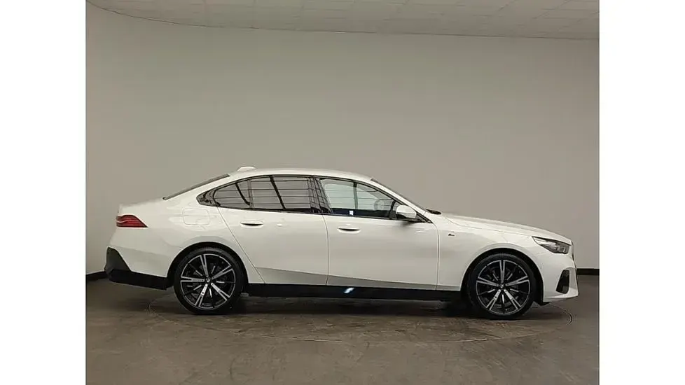 Used BMW 520 M Sport 208 HP (152 kW) 2025 White Sedan