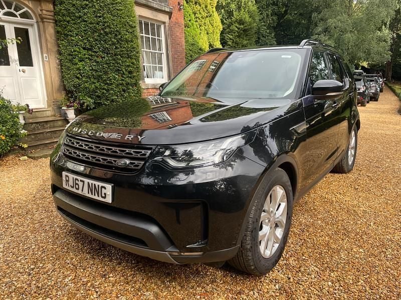 Used Land Rover Discovery 5 SE 240 HP (176 kW) 2018 Santorini black SUV