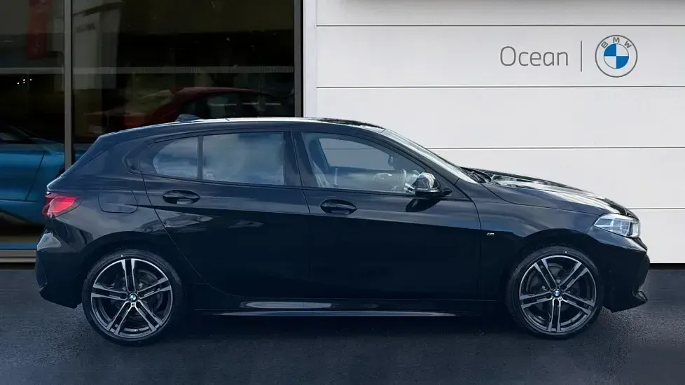 Usado BMW 118 M Sport 134 HP (98 kW) 2022 Preto Citadino