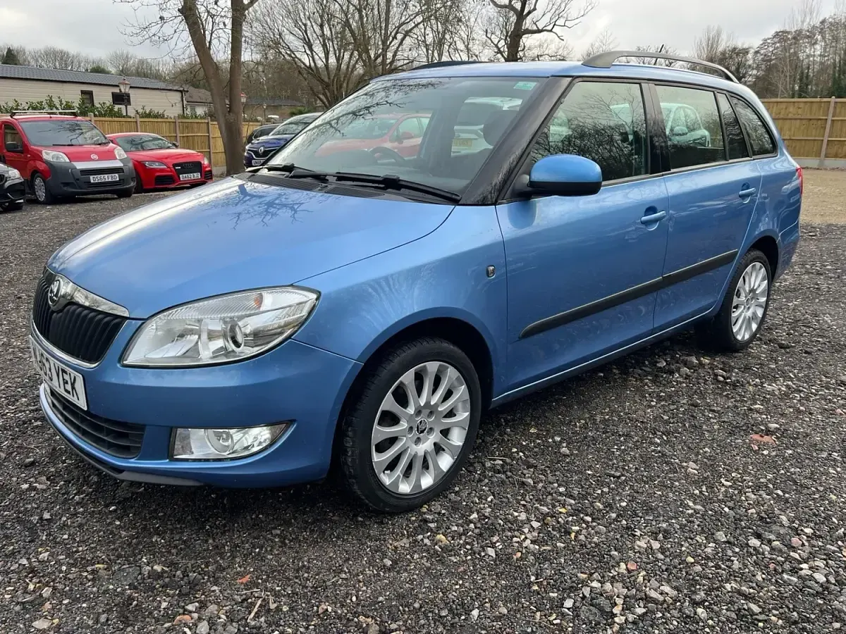 Used Skoda Fabia Elegance 105 HP (77 kW) 2013 Blue Estate