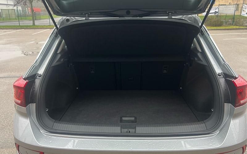 Used VW T-Roc Life 150 HP (110 kW) 2024 Silver SUV