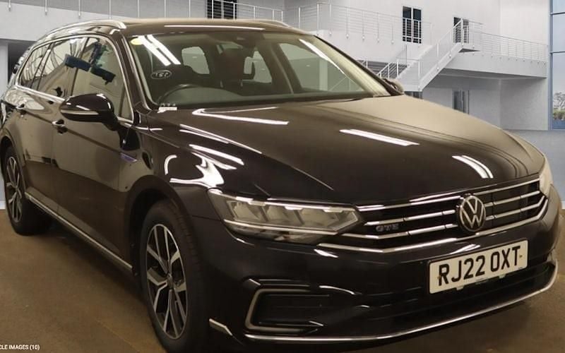 Used 2024 VW Passat GTE Estate | £16,599 (Good price) - Image 1/1