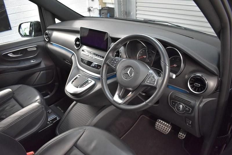 Used Mercedes V300 AMG line 237 HP (174 kW) 2023 Black MPV