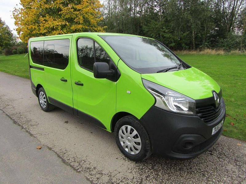 Begagnad Renault Trafic Business 2018 Grön Minibuss