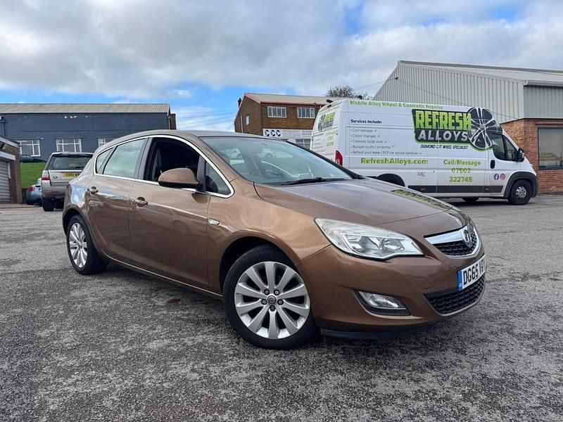 Used Vauxhall Astra Elite 2015 Brown Hatchback