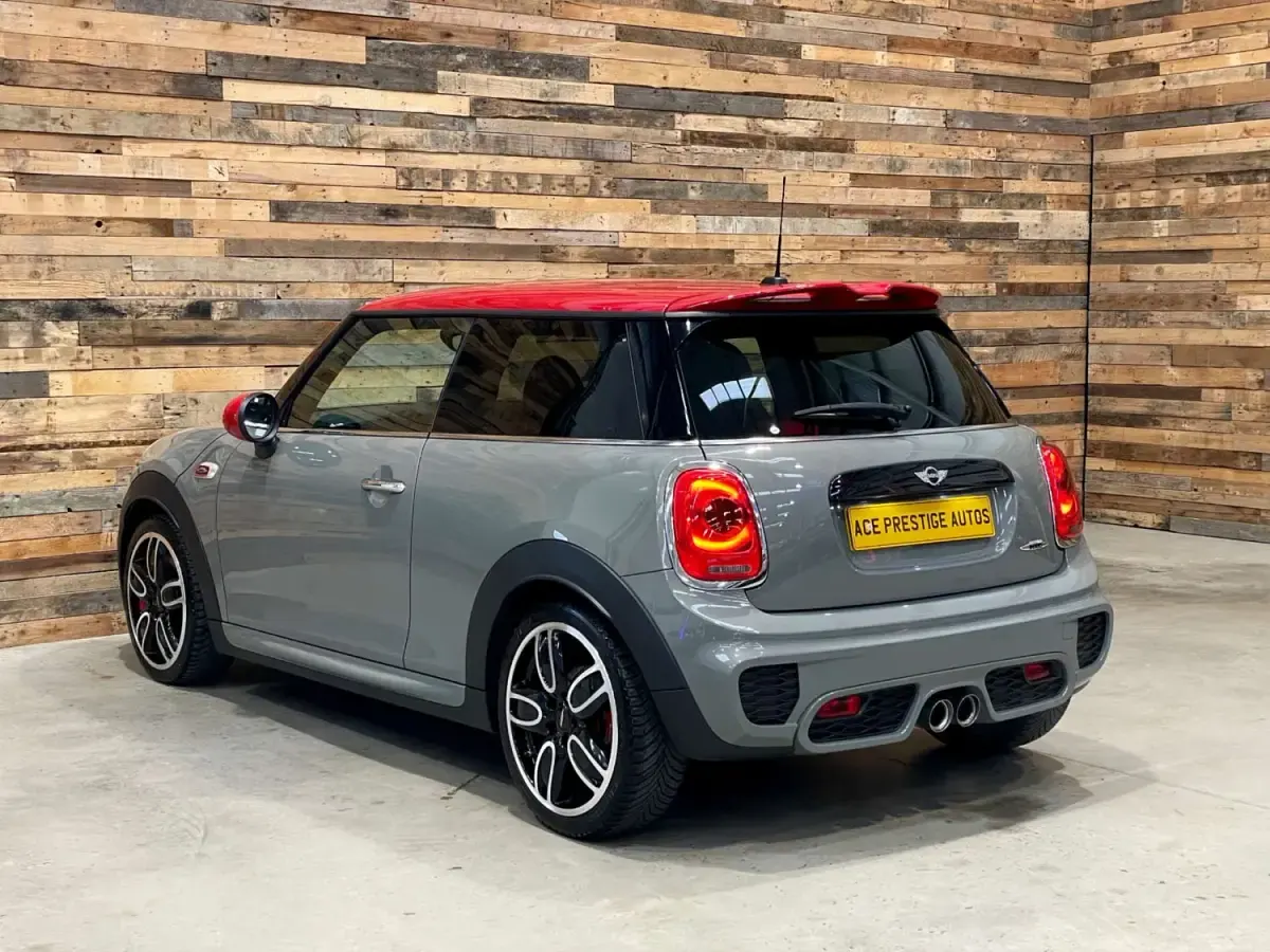 Begagnad Mini John Cooper Works Hatch 2018 Grå Halvkombi