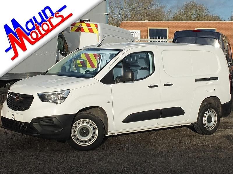 Used Vauxhall Combo 100 HP (73 kW) 2021 White Van