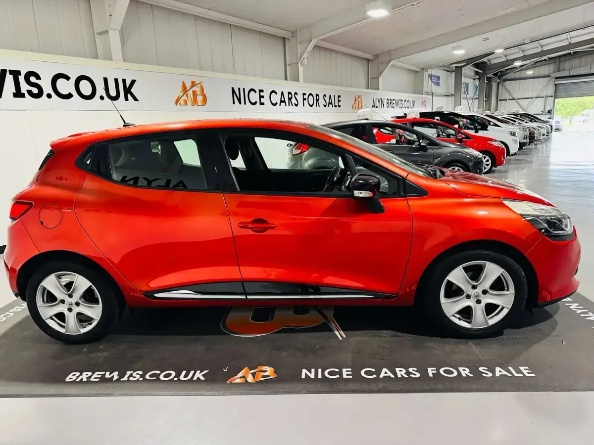 Used Renault Clio Dynamique 90 HP (66 kW) 2013 Red Hatchback