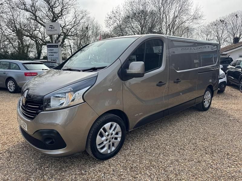 Used Renault Trafic 2015 Beige MPV