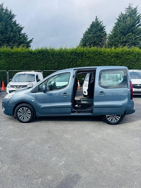 Used Peugeot TePee S 92 HP (67 kW) 2012 Grey MPV