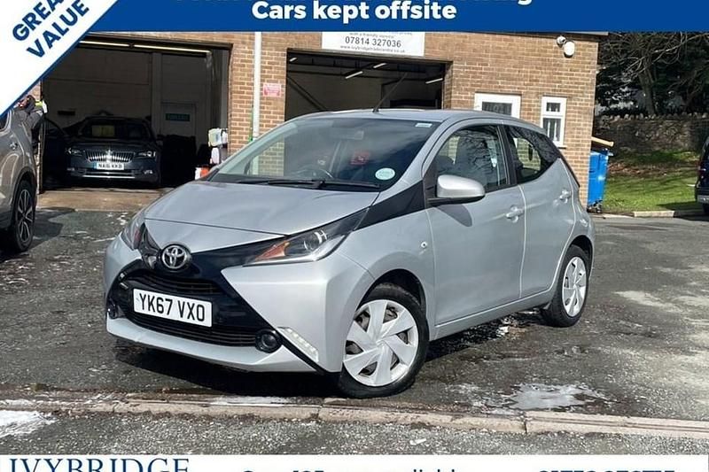 Used Toyota Aygo X-play 68 HP (50 kW) 2017 Silver Hatchback