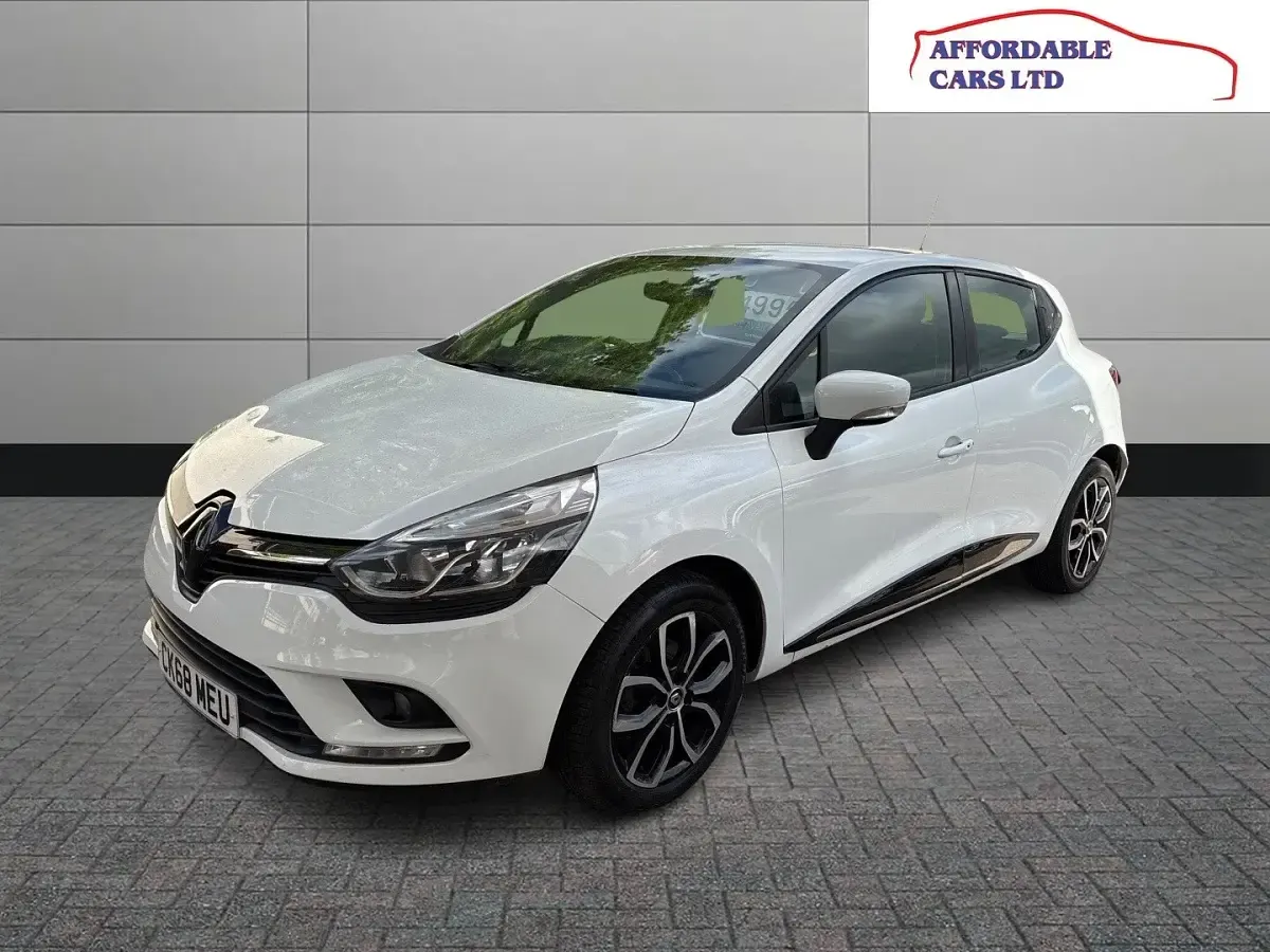 Used Renault Clio Play 2018 White Hatchback