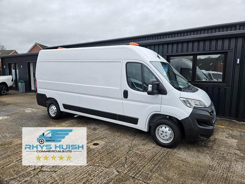 White Used 2022 Vauxhall Movano Van | £10,495 (Super price) - Image 1/4