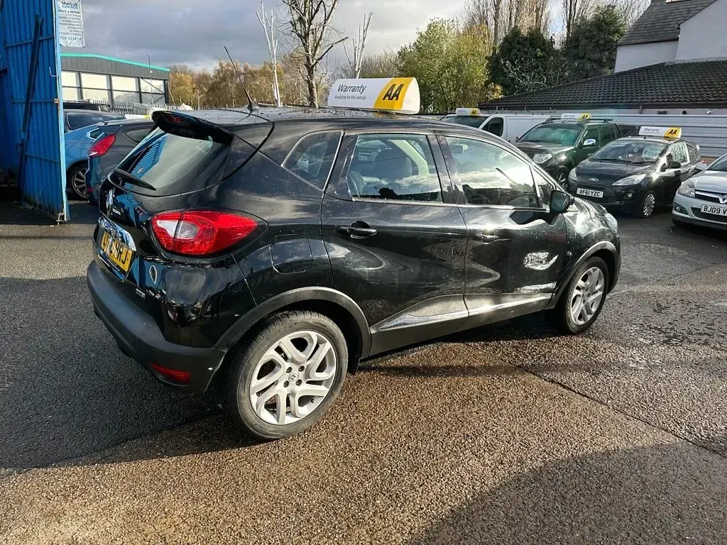 Usado Renault Captur Dynamique 90 CV (66 kW) 2016 Negro SUV
