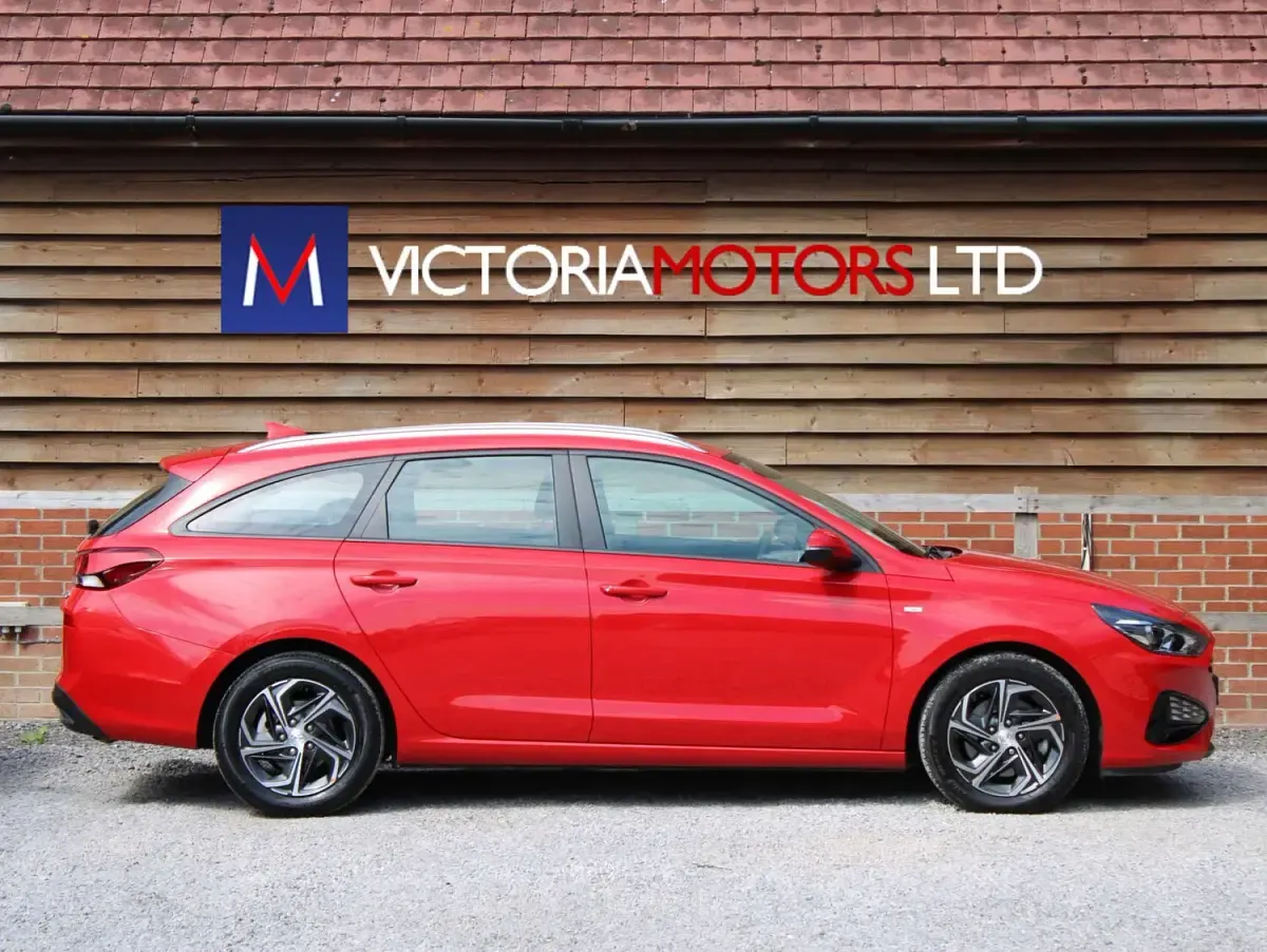Used Hyundai i30 SE 120 HP (88 kW) 2023 Red Estate