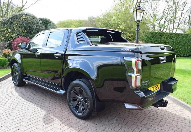 Usado Isuzu D-Max 2023 Preto Pickup