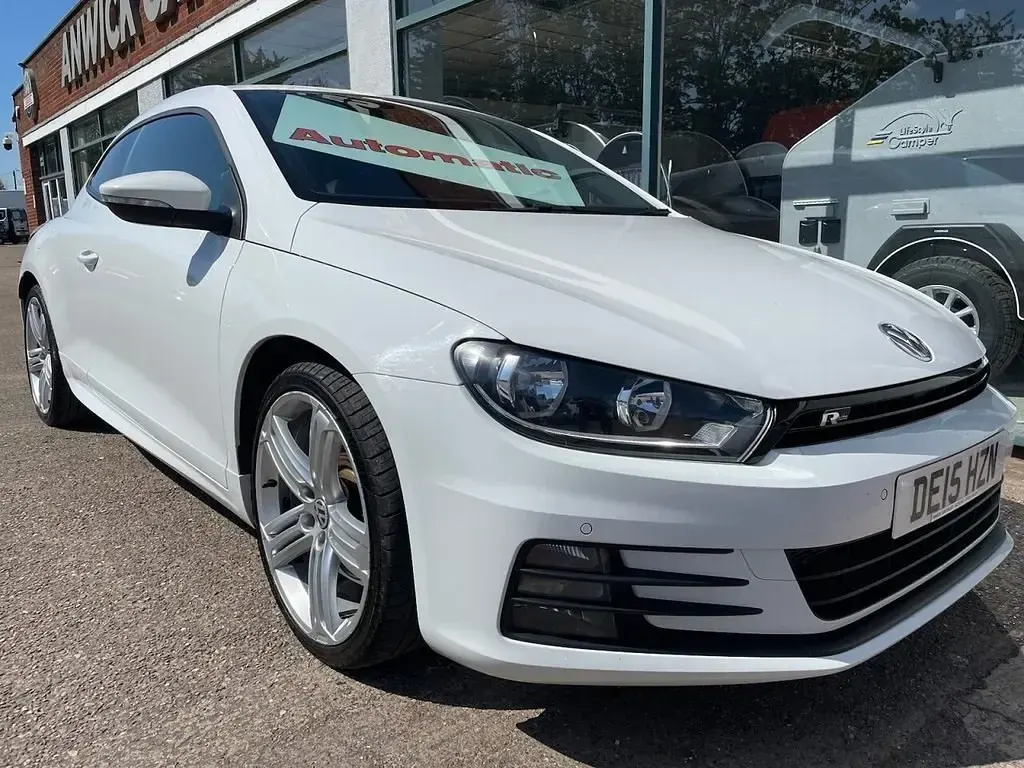 Begagnad VW Scirocco R-line 184 HK (135 kW) 2015 Vit Sportkupé