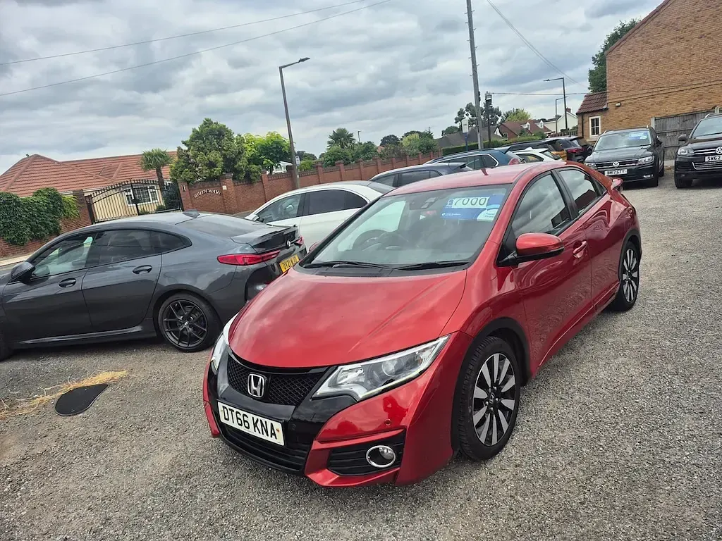 Used Honda Civic SE Plus 142 HP (104 kW) 2017 Red Hatchback