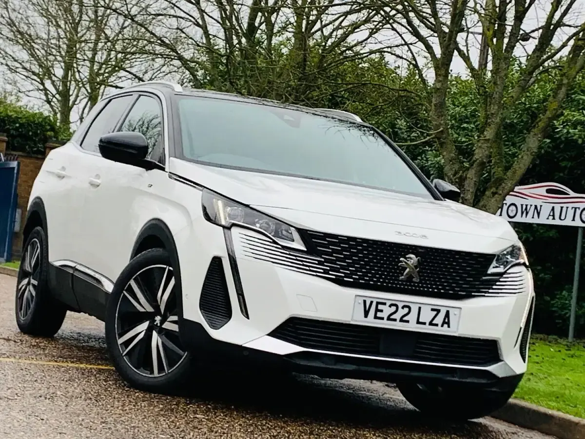 Used Peugeot 3008 Premium 131 HP (96 kW) 2022 White SUV