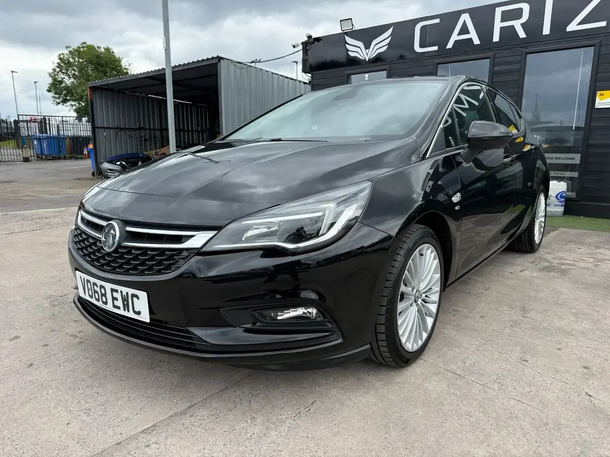 Used Vauxhall Astra Elite 200 HP (147 kW) 2018 Black Hatchback
