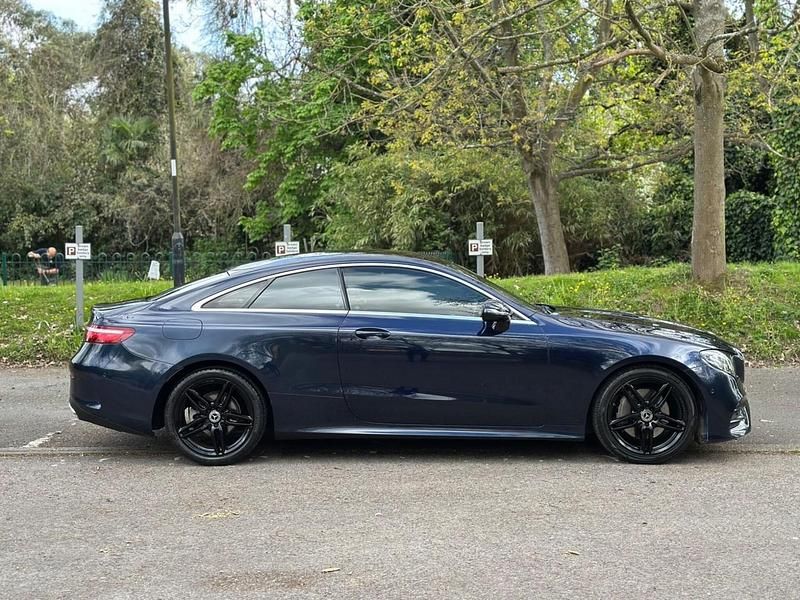 Begagnad Mercedes E220 AMG line 2017 Blå Sportkupé