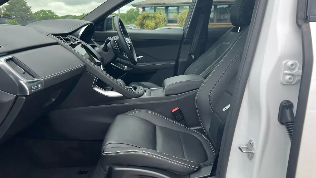 Used Jaguar E-Pace R-Dynamic 204 HP (150 kW) 2024 White SUV