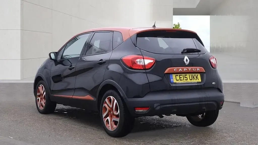 Used Renault Captur Dynamique 90 HP (66 kW) 2015 Black SUV