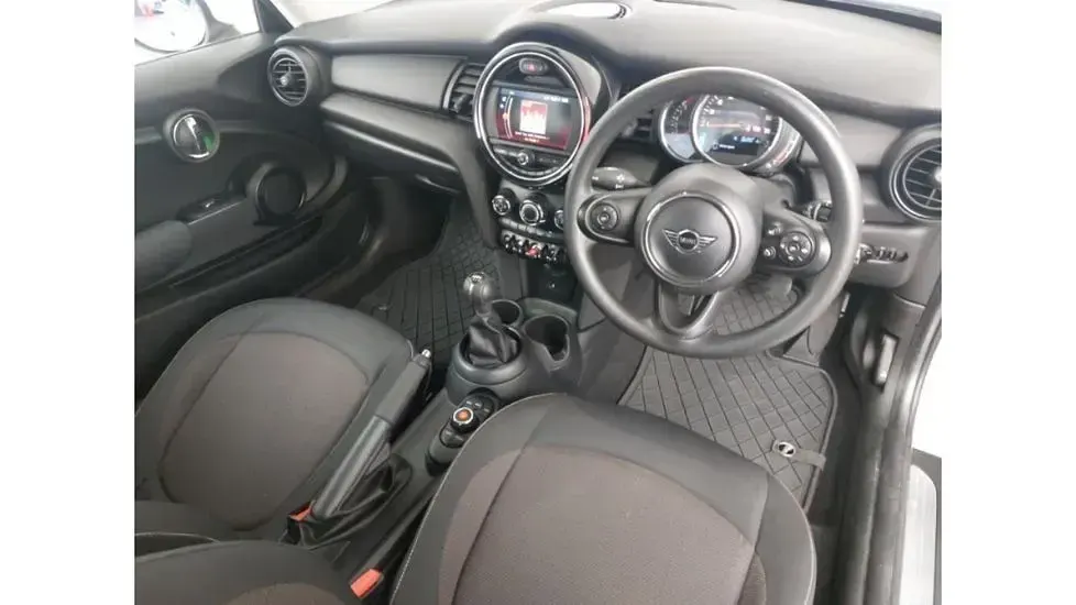Used Mini ONE Classic 102 HP (75 kW) 2020 White Hatchback