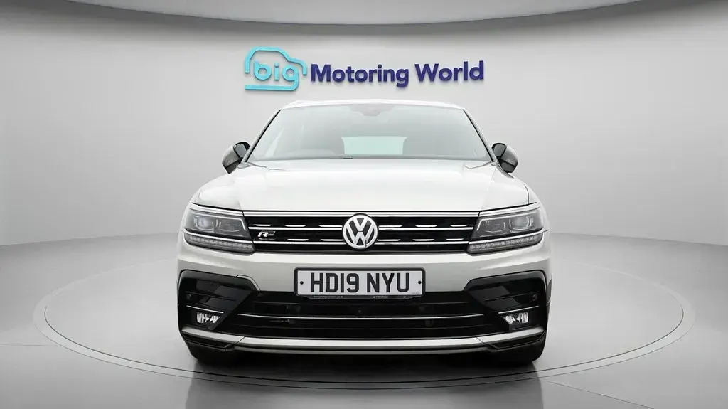 Second-hand VW Tiguan R-line 150 CP (110 kW) 2019 Argintiu SUV